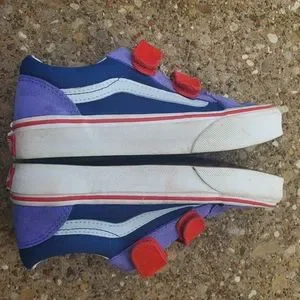Vans with two sales straps